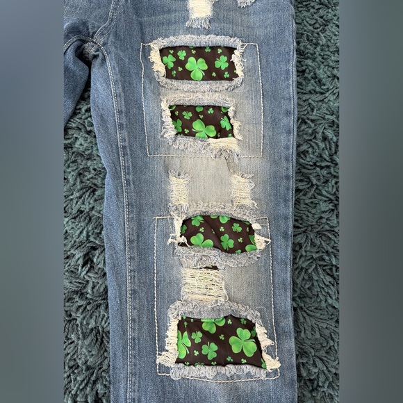 St Patrick Distressed Jeans with Green Clovers Size Medium - Picture 11 of 13